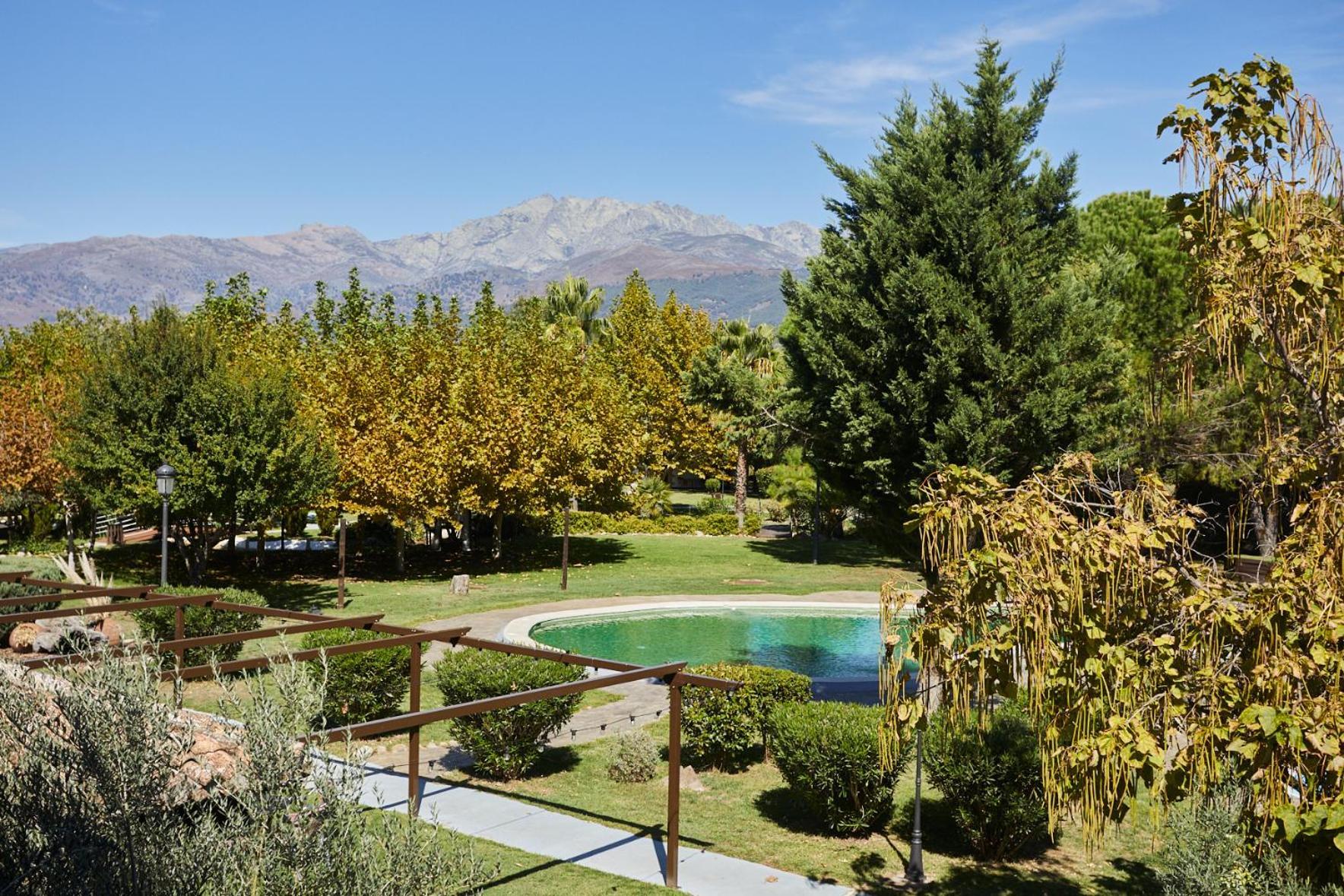 Hotel El Mirlo Blanco Candeleda Dış mekan fotoğraf